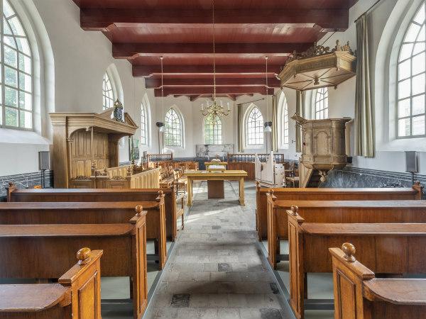 Het interieur van de kerk van Kolham